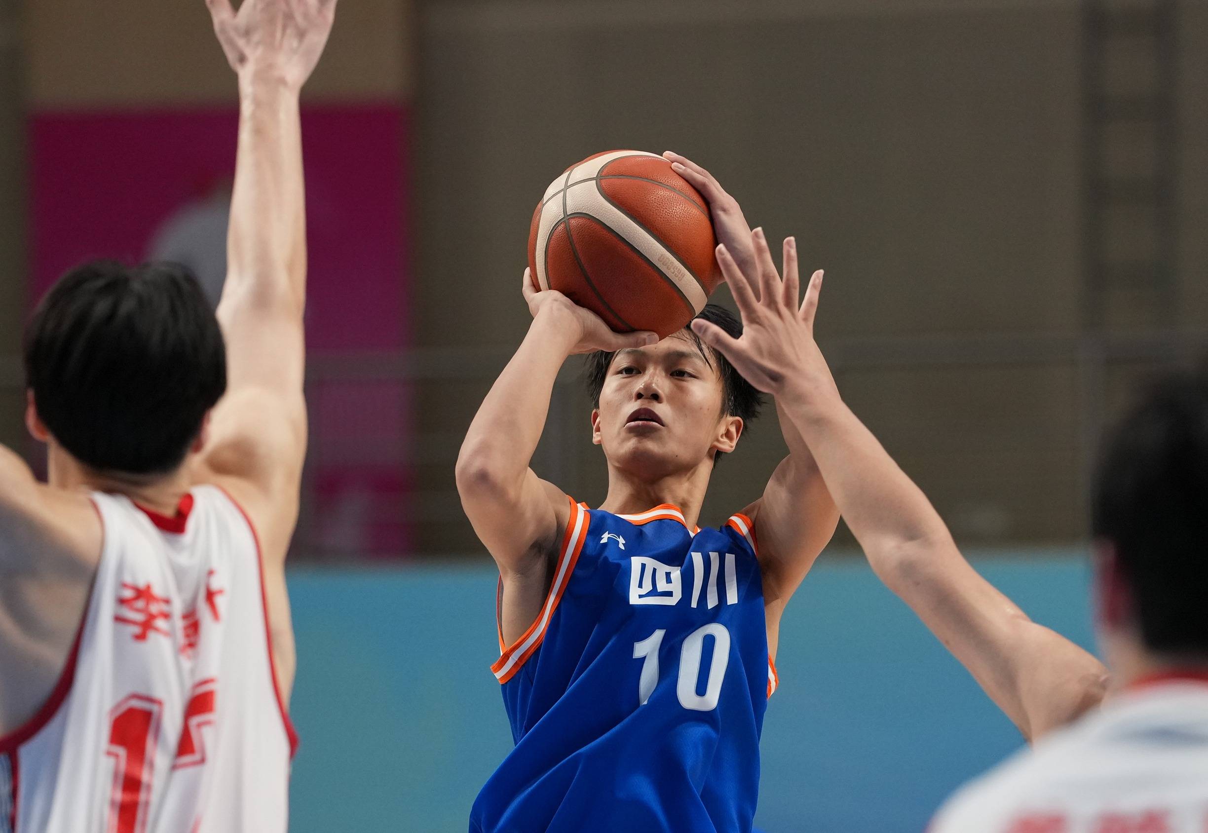 爱游戏平台 -用谁持彩练当空舞造句